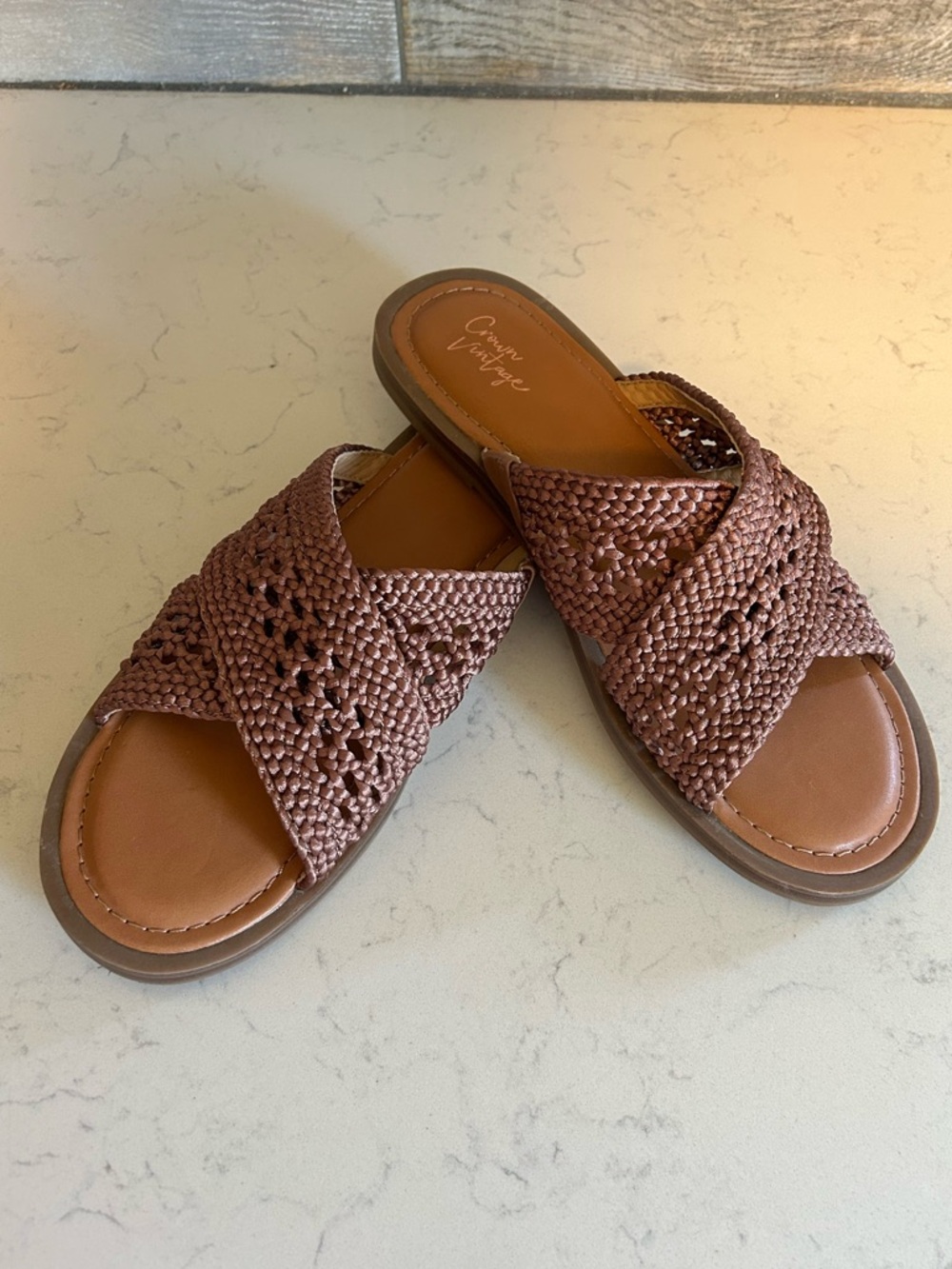 Like New Crown Vintage Antola Bronze Crochet Woven Boho Flat Slip On Sandal - Picture 5 of 15
